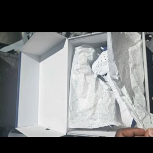 Air Jordan 6 Retro (size 12 men) - Picture 3 of 3